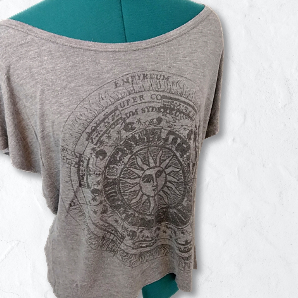 Life Clothing Co. | Women's Small Gray Graphic Scoop-neck Tee